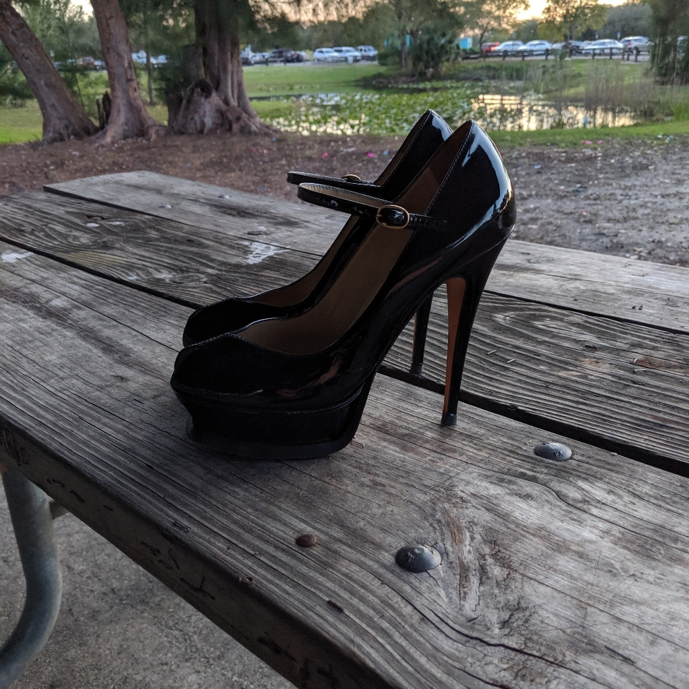 Yves Saint Laurent "Tribute Mary Jane" pumps - Picture 6 of 8